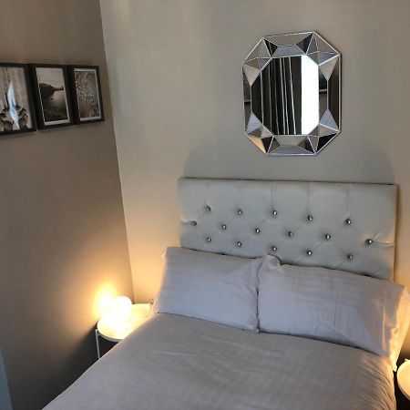 3 Double Bed Brittania Styled Central Home Near Lfc Sleeps 6 With Free Business Super Fast Fibre Broadband Liverpool Exteriér fotografie